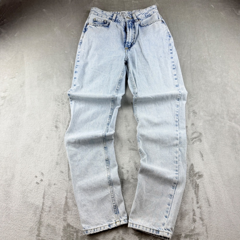 BDG Urban Outfitters Women's 24 Mom High-Rise Jeans Light Wash Blue
